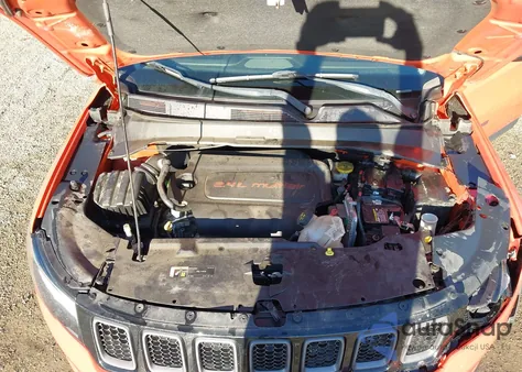 2018 Jeep Compass Trailhawk 4X4 из США, поврежденный, VIN 3C4NJDDB3JT356310